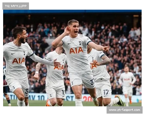 热刺主帅弗兰克赛前手持印有阿森纳队徽杯子引发热议